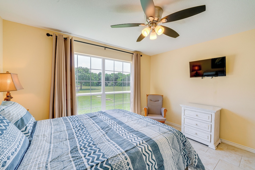 Sunrise Cove RC Llc: Lakefront Home w/ 2 Casitas!