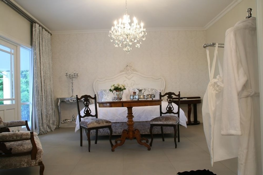 La Riviera Guesthouse