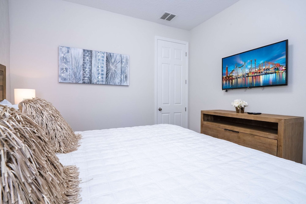 Stunning 4Bd w Pool Gameroom Solara Resort 9008