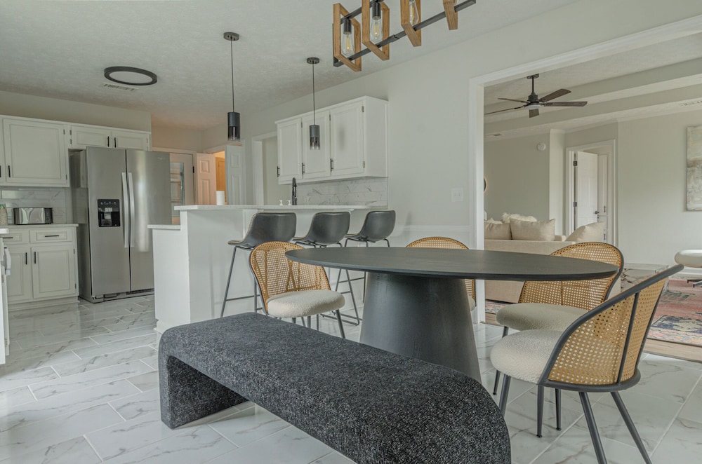 6-Bed Artistic Home with Game room