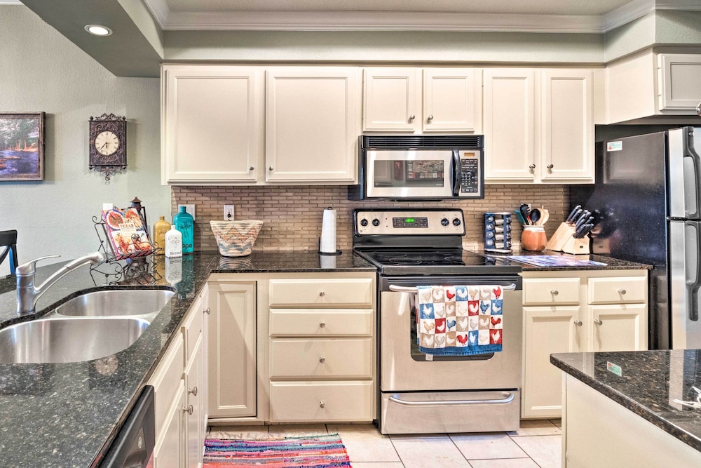 Lakefront Lago Vista Condo w/ Resort Amenities! - Property Image 22