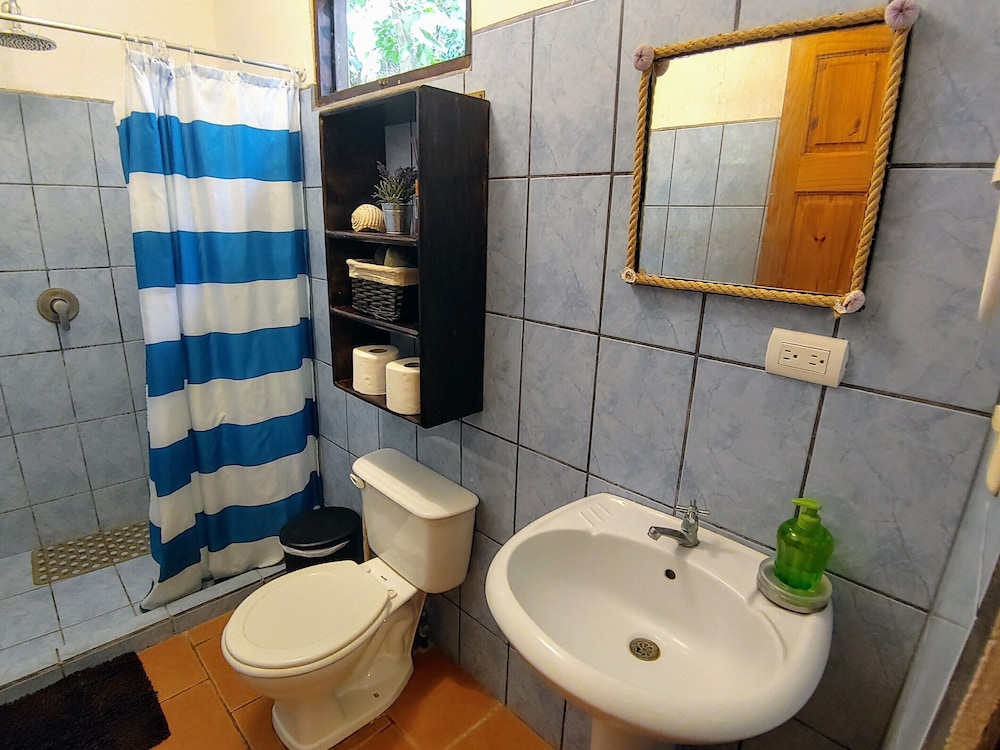Colibri Surf House & Flats