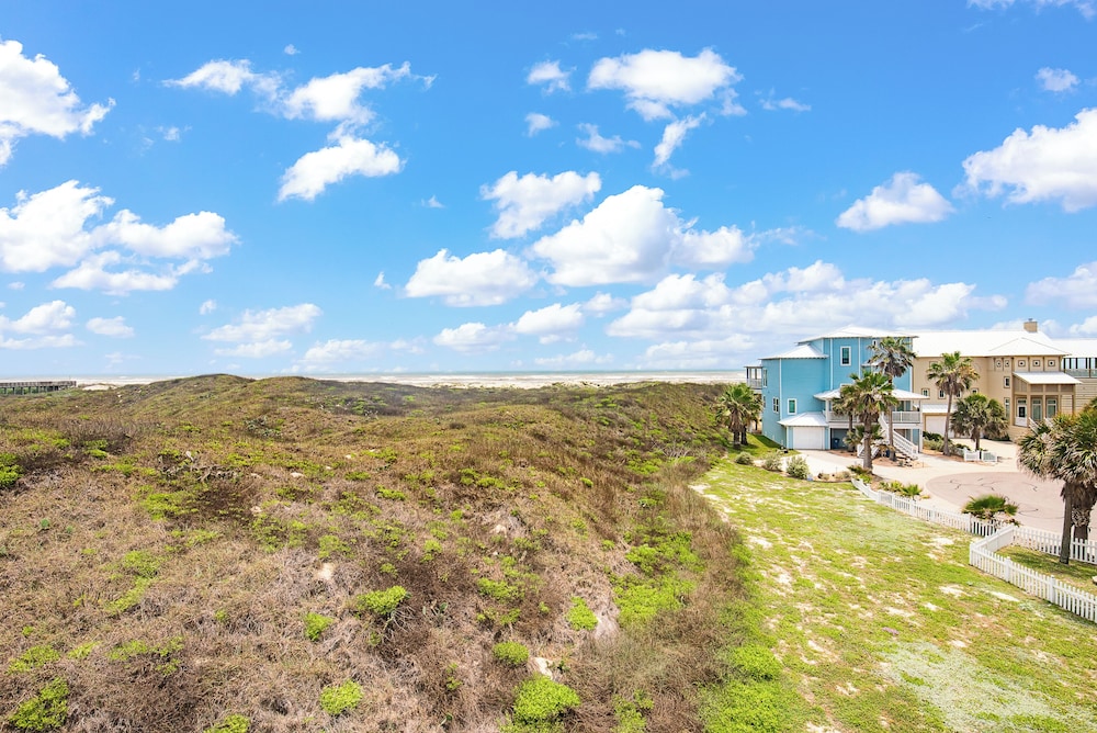 Beach Front Baby Ocean Views, Golf Cart & Pet Friendly!