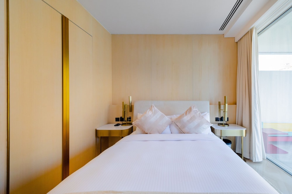 DXB - Five - 30308 - PJ