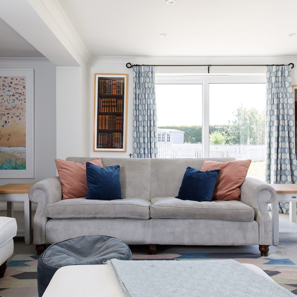 Beach House With Pool in West Wittering