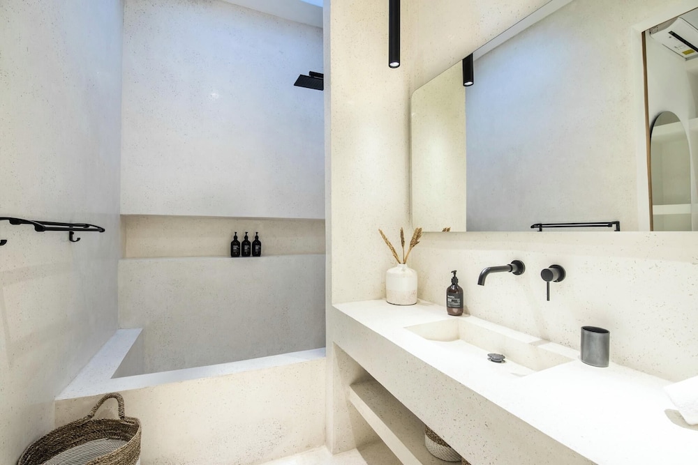 Chic 2BR Villa, 5min to Bingin's Coastal Bliss