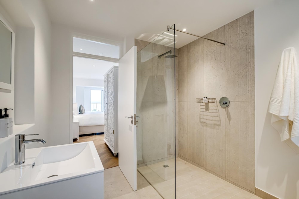 Idyllic Camps Bay Villa w 2 Pools Buddha Retreat