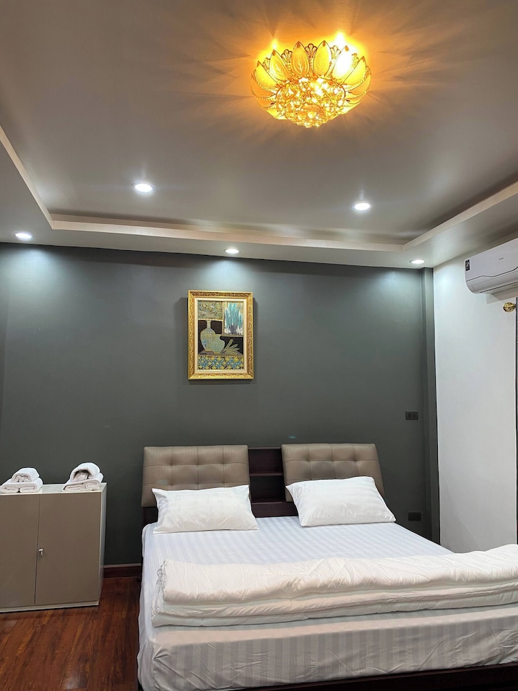 Beautiful 2 Story Newly Renovated Bungalow House