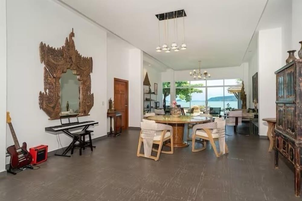 SeaView Villa Private Pool Table V195