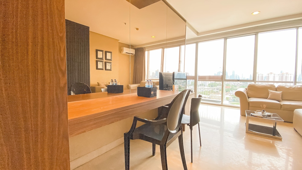 Elegant and Spacious Studio at Kemang Mansion Apartment