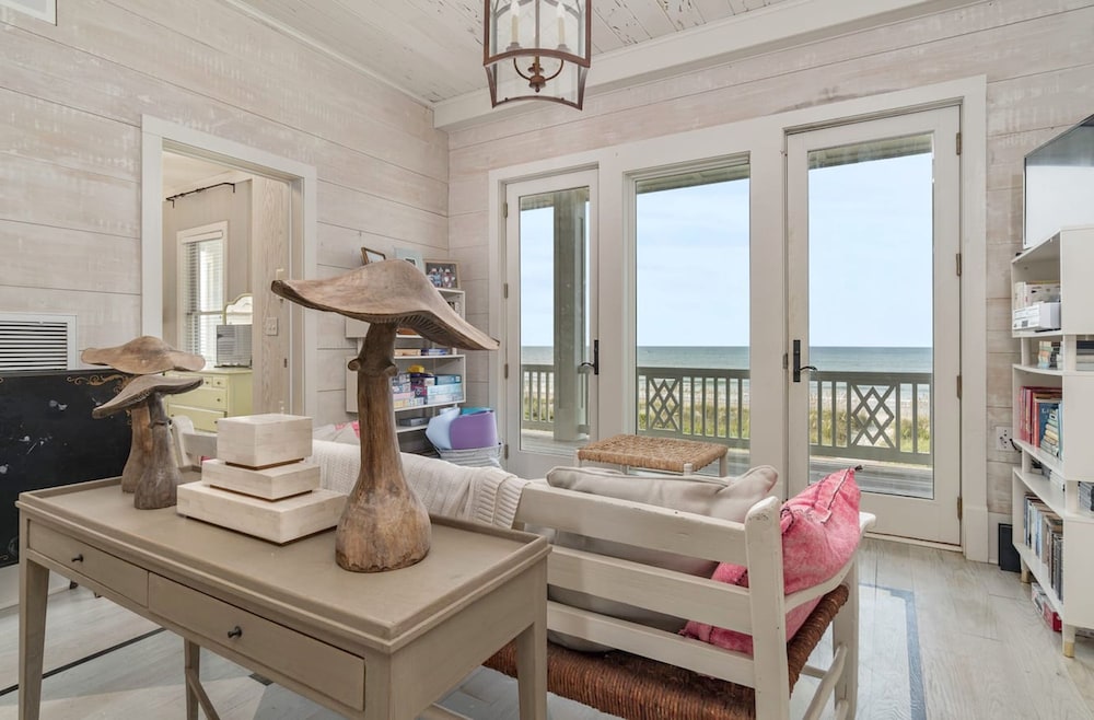 Luxe On Beach Game Room Chef Kitchen view 4