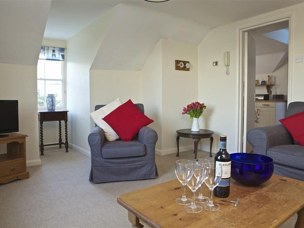 7 Glenthorne House view 4