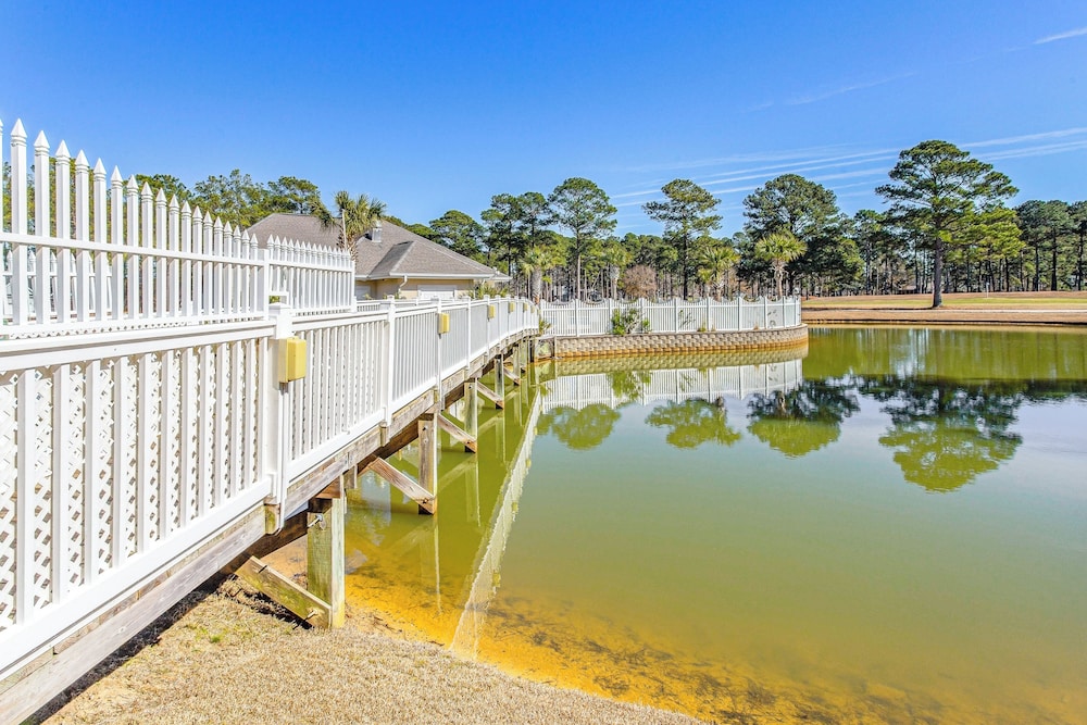 Dog-friendly Condo w/ Resort Perks in Calabash!