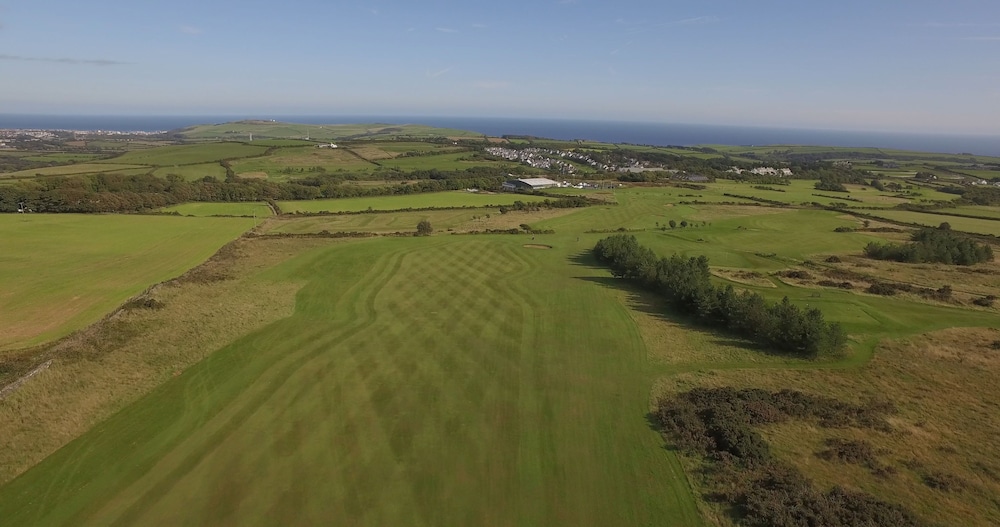 COMIS Hotel & Golf Resort