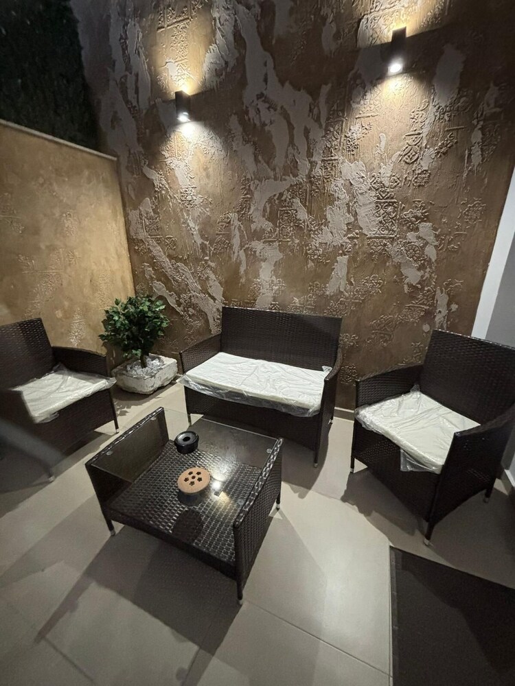 Corona Suite