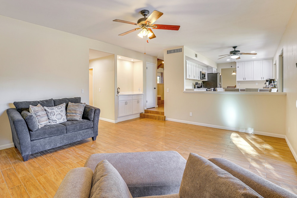 Hike, Golf & Explore: Large Phoenix Home w/ Grill