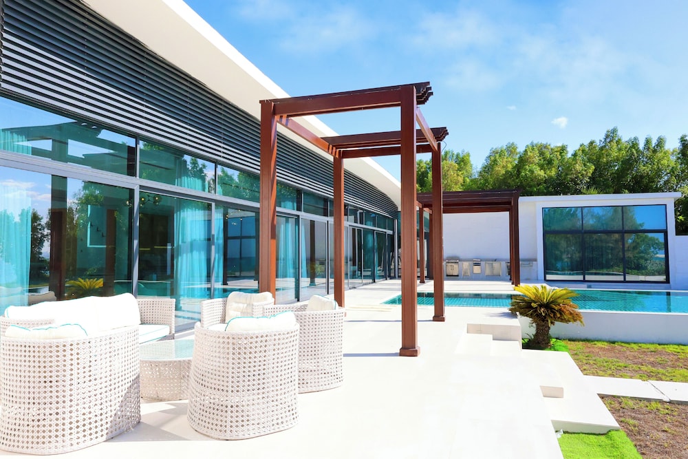 Royal Retreat Villa at Nurai Island