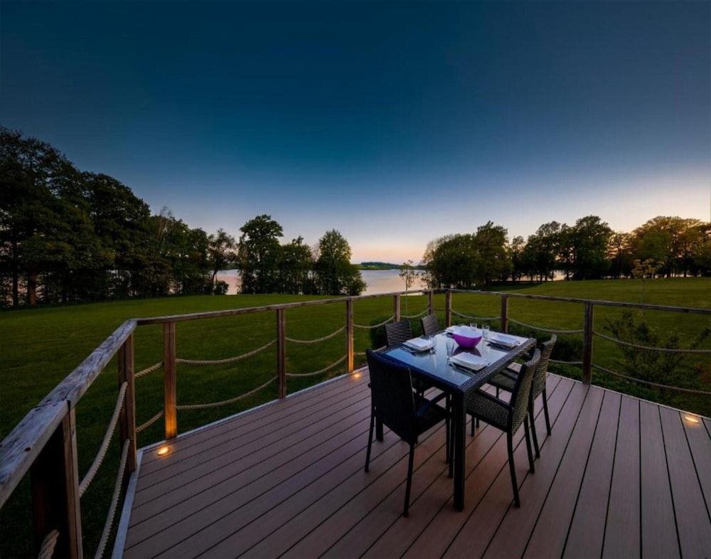 Lakeside Villa With Sauna