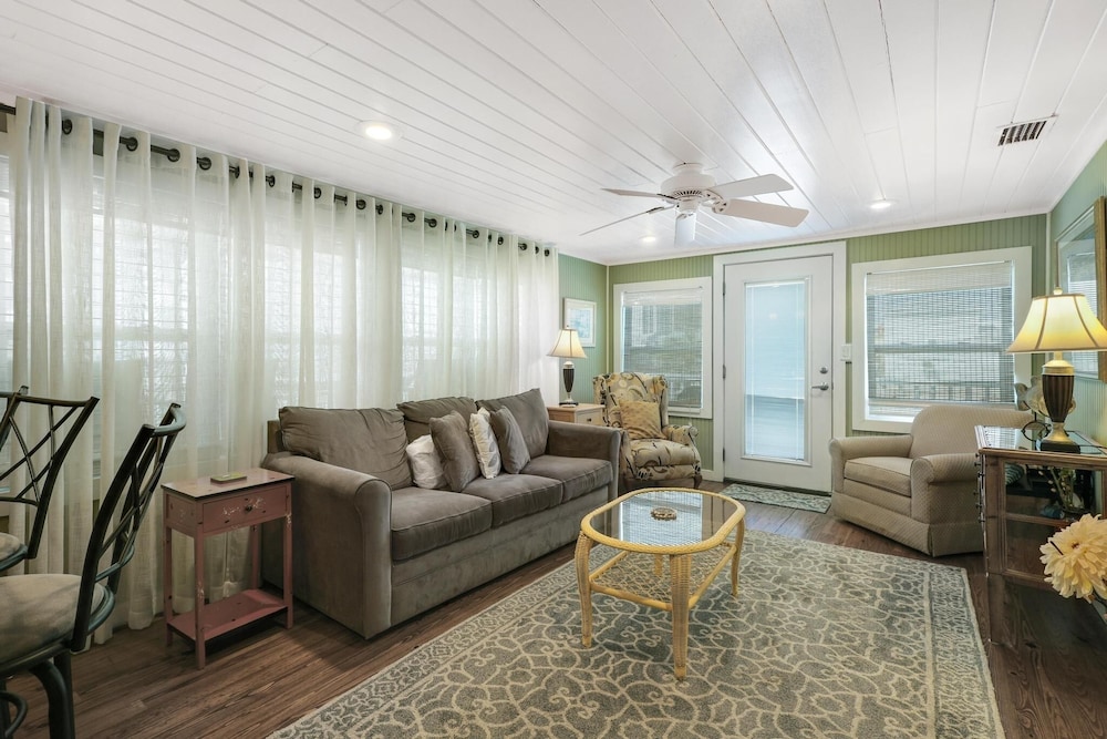 West Beach  3 Bedroom Cottage by RedAwning