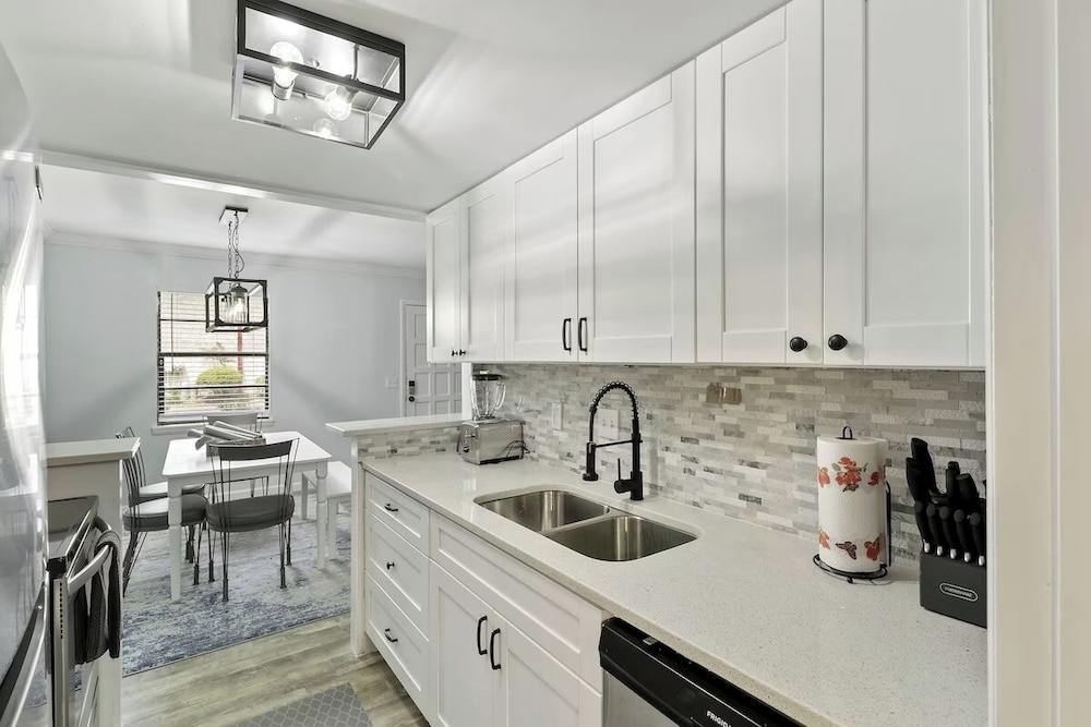 Cozy 2BR Hilton Head Townhome w/ Pool Access