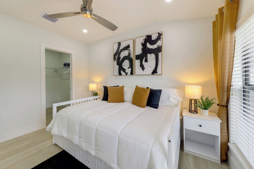 3 Mi to Hard Rock Stadium: Retreat w/ Private Yard