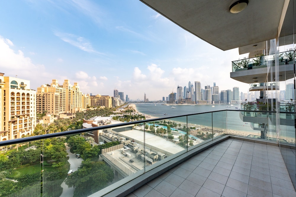 Stunning 3BR at the Palm w Beach Access