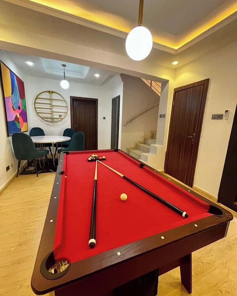 Pinewood Apartments