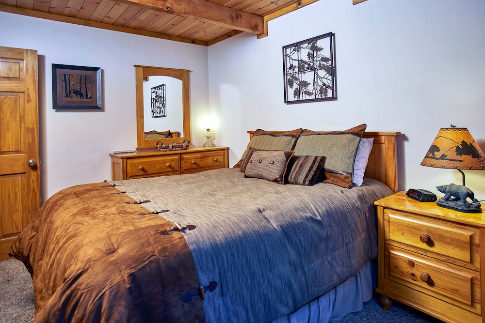 Hot Tub & Deck: Big Bear City Cabin Near Skiing view 3