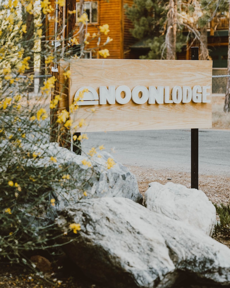 Noon Lodge at Mallard Bay