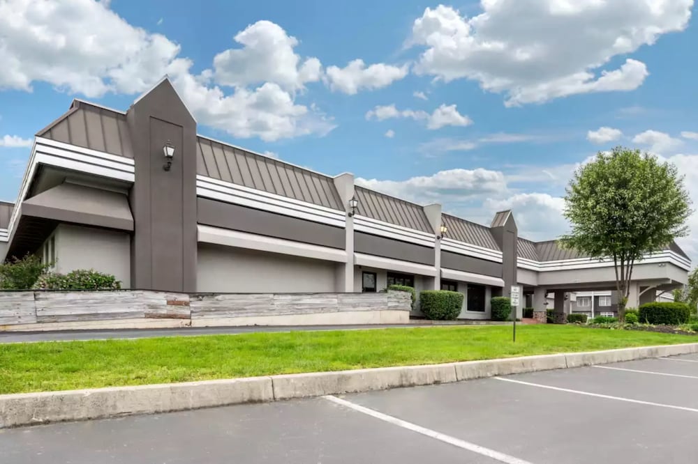 Charming Ensuite Rooms in NEW CUMBERLAND view 4