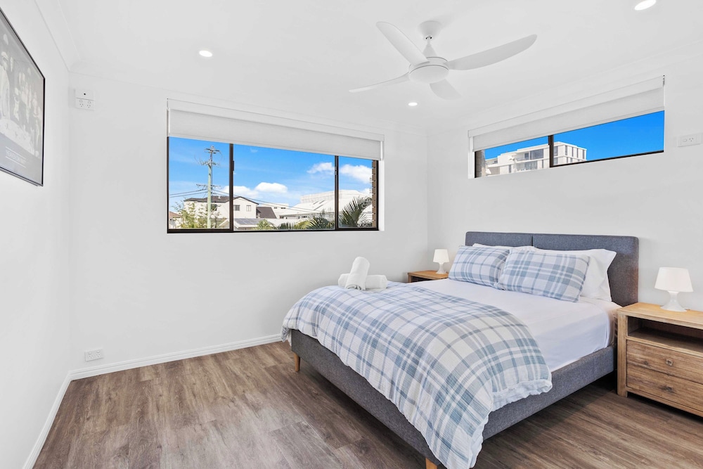 Little Palms by Burleigh Letting Co