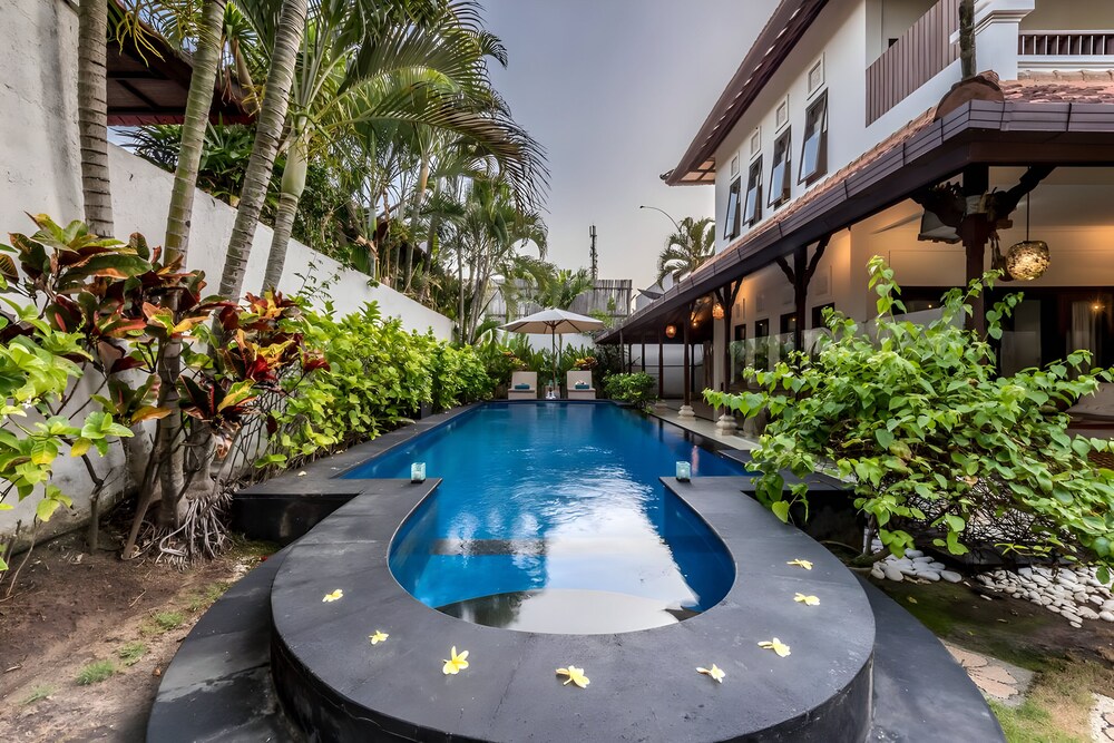 Villa Panda Seminyak Next to KU DE TA