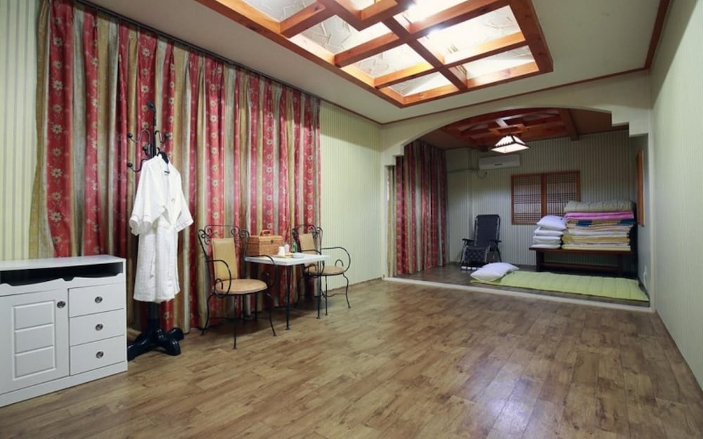 Ulsan Sandia Oncheon Pension view 4