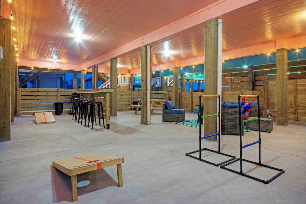 Sleeps 21, 2 Homes Private Pool, Patio Lounge w/ Fire Pit, Bar, TV, & Games