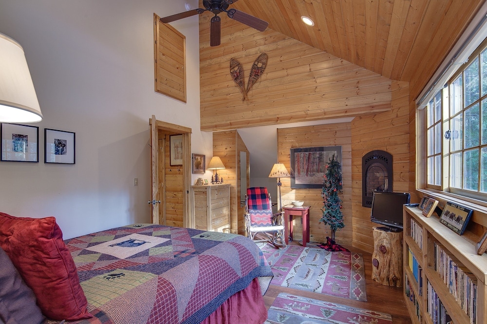 Diamond Peak 2 3 Bedroom Home