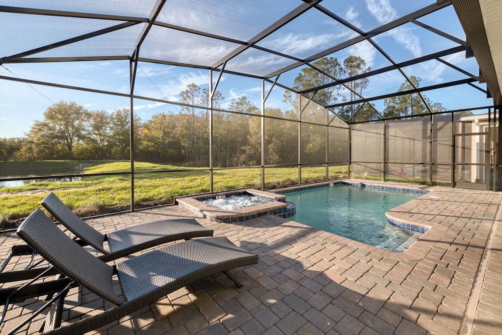 Beautiful Home With Game Room - Image 2