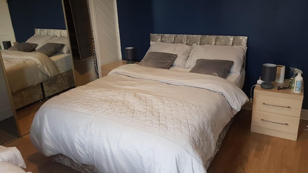 Manchester-2bedroom-1bathroom-wifi (108947701)