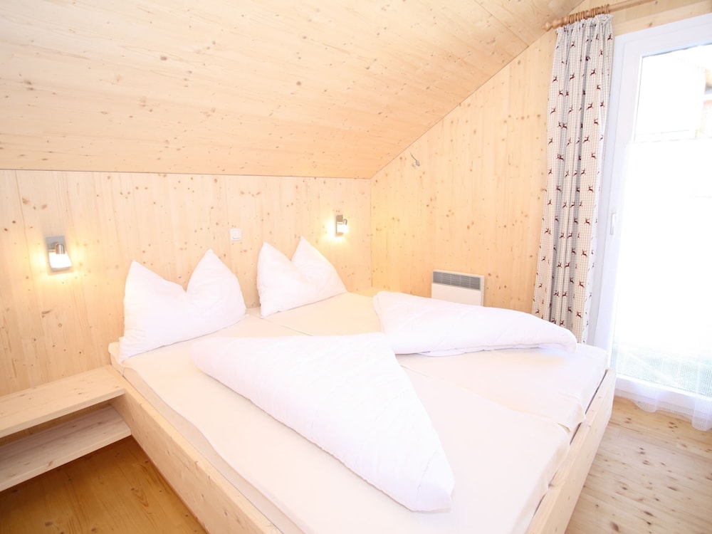 Lavish Wooded Chalet with Sauna & Hot Tub in Hohentauern view 3