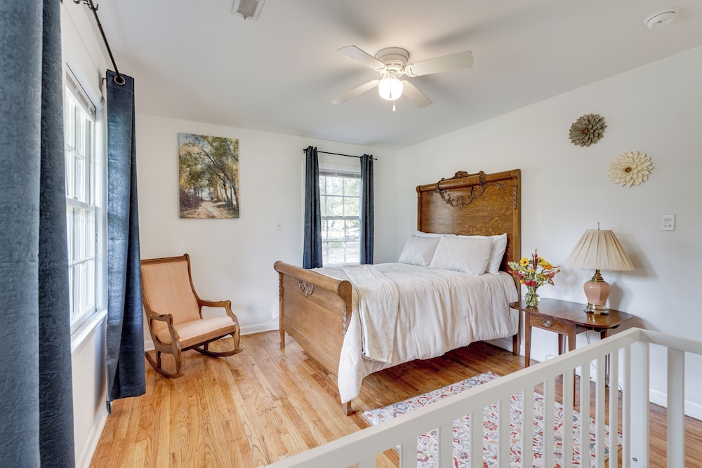 Group Getaway w/ Fenced Yard & Pool Table in Wrens