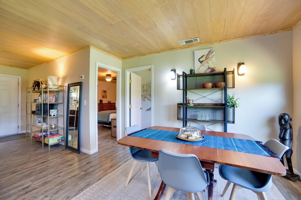 Secluded Getaway on ~10 Acres in The Piney Woods!