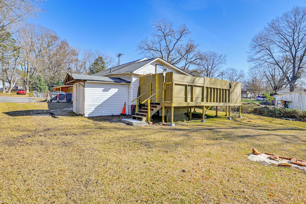 Hot Tub & Sauna: Kannapolis Bungalow