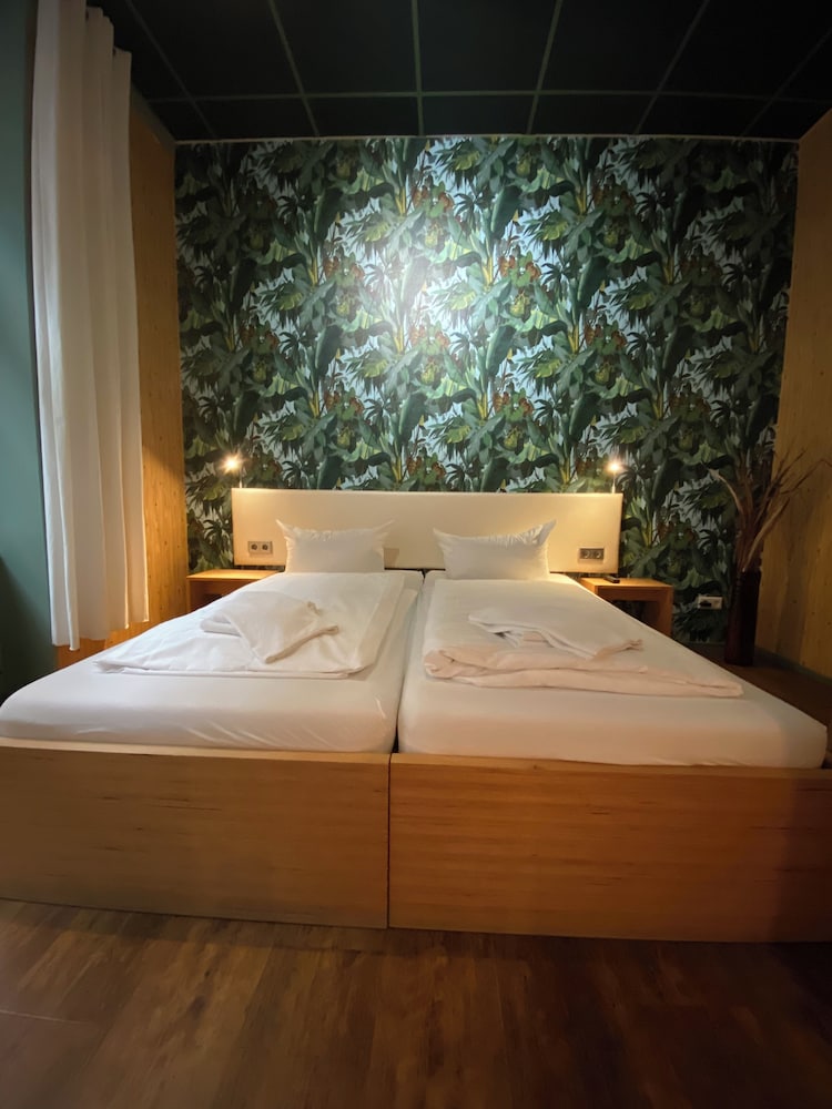 Singer109 Hostel