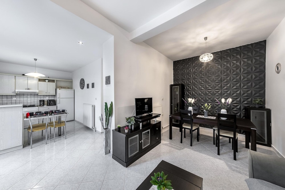 Ariadni Apartment Garden View