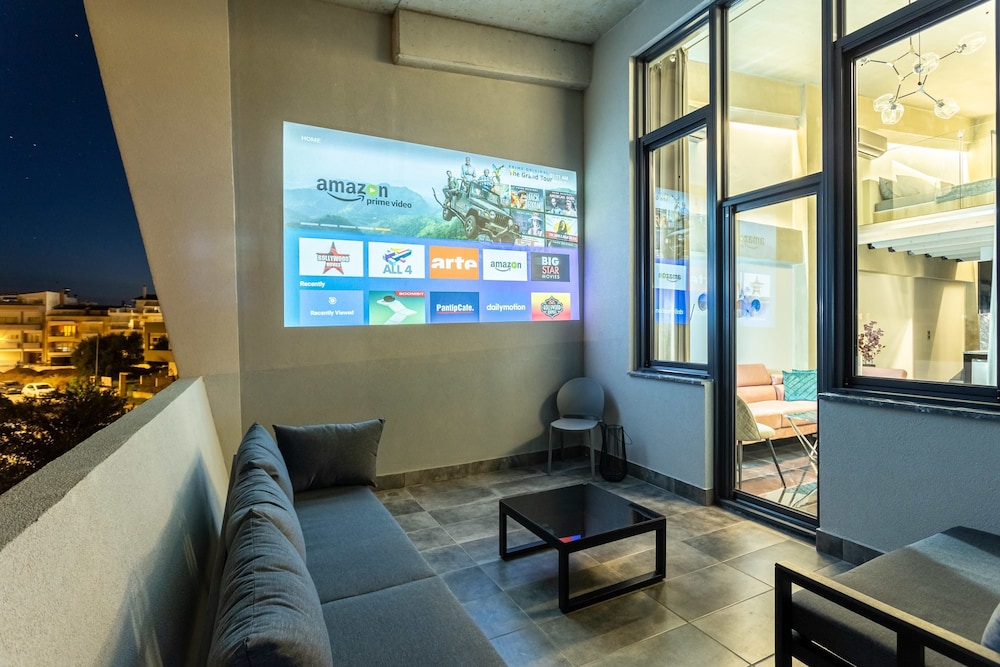 Ventiri Lofts - Luxury Penthouse w Home Cinema