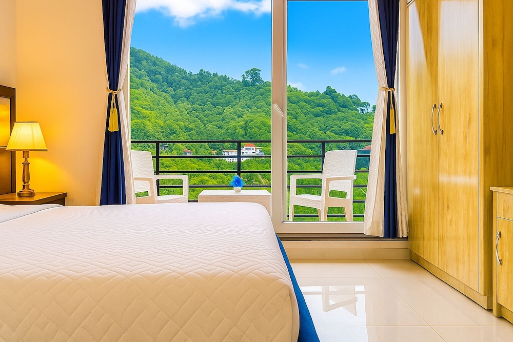 Hotel Shiva Lake - Near Mussoorie Lake