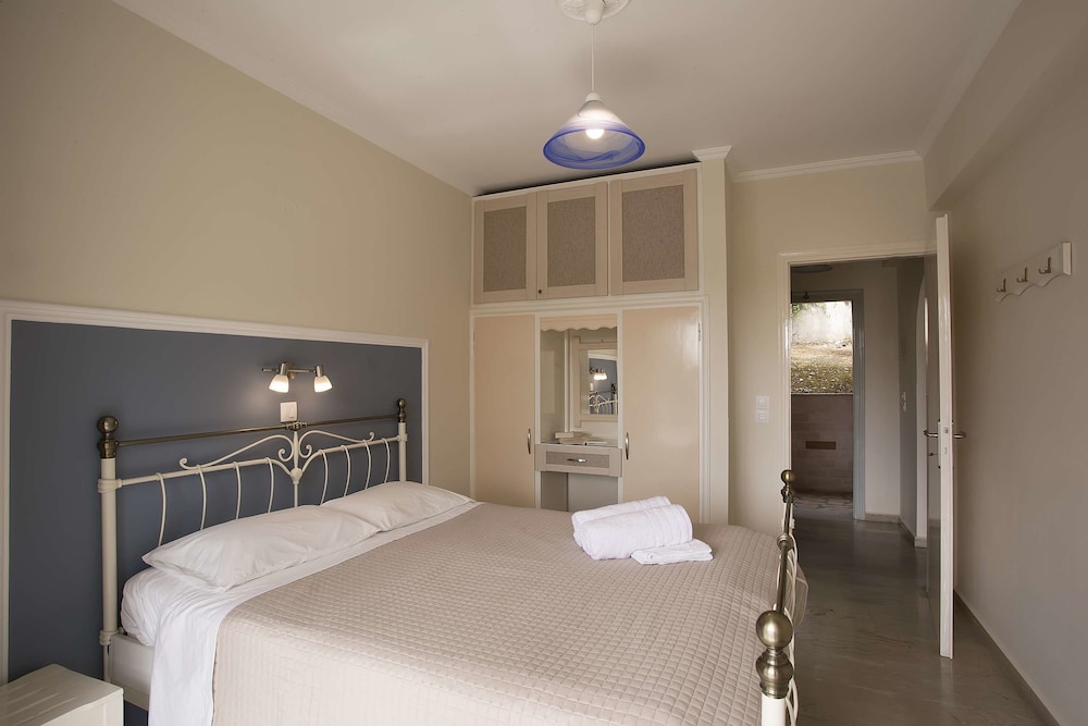 Mathraki Resort