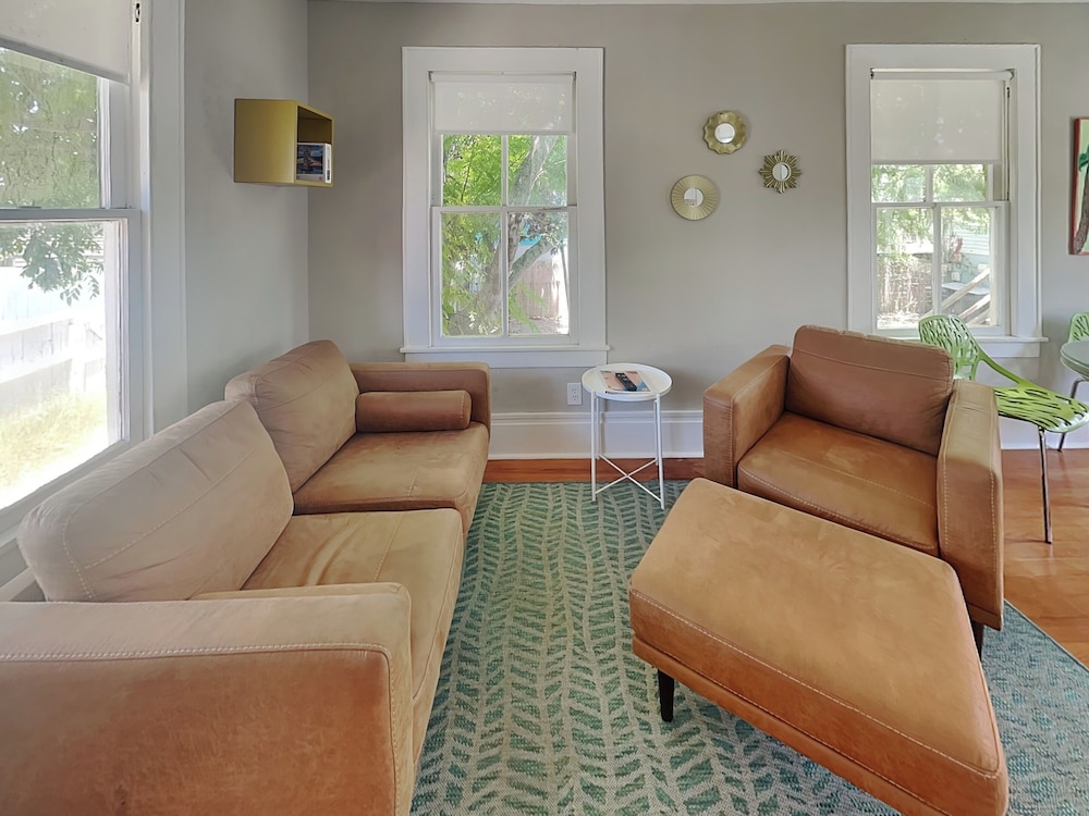 Sealy Street Duo by Ryson Vacation Rentals