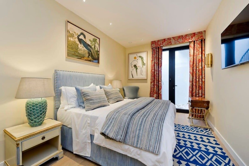 5 Bed House w/ Indoor Pool, Sauna & Private Garden - Fulham