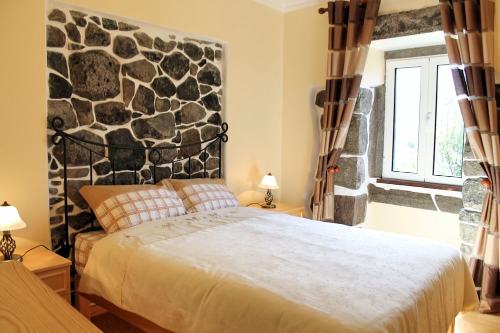 Dinis Country Cottage by Our Madeira