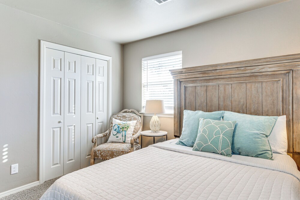 4 Mi to Dtwn Guthrie: Family Home w/ Fire Pit!